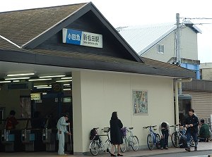 �V���c�w�ɂ�