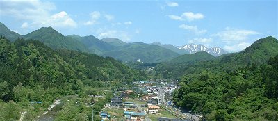 燦燦橋より湯宿方面を望む